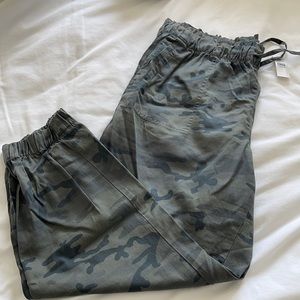 LOFT camo jogger- NWT